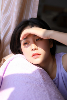 掀女生裙子